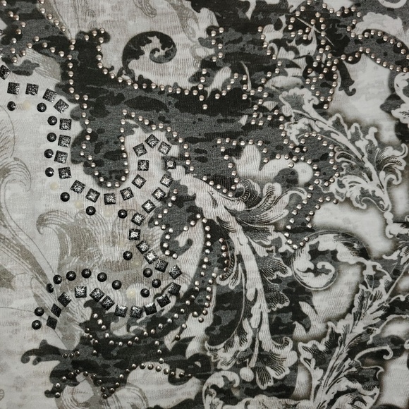 Buckle Tshirt - Picture 3 of 4